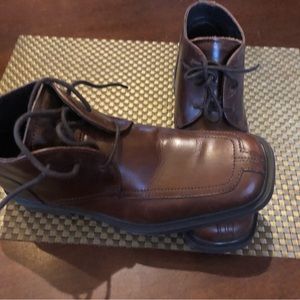Leather Kenneth Cole reaction size 9 brown boots